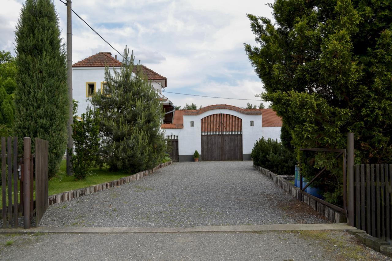 Appartamento Blazkuv Statek Malsice Esterno foto